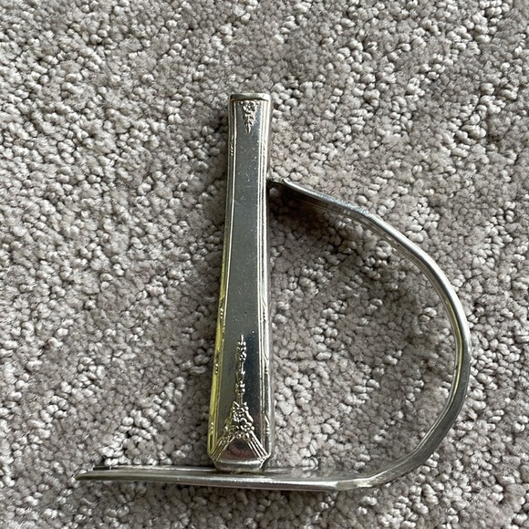 Rogers Oneida silverplate unique bud vase - Picture 4 of 7